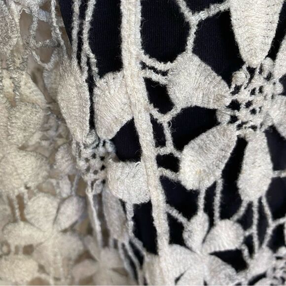 India Boutique Gray Floral Crochet Fringe Sleeveless Top Overlay - Plus - Picture 6 of 9